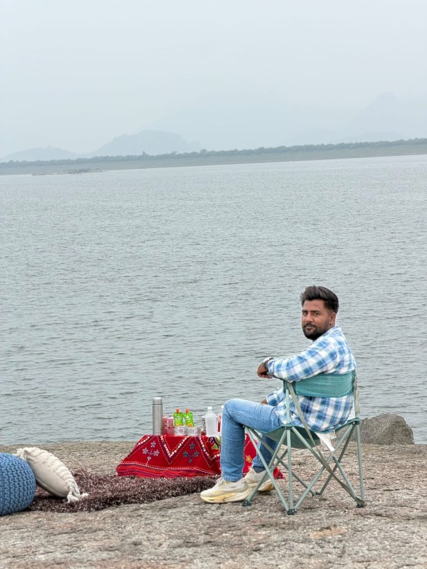 Chai moment beside the water in Jawai