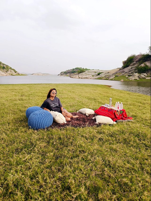 Quiet lakeside moment during a Jawai safari
